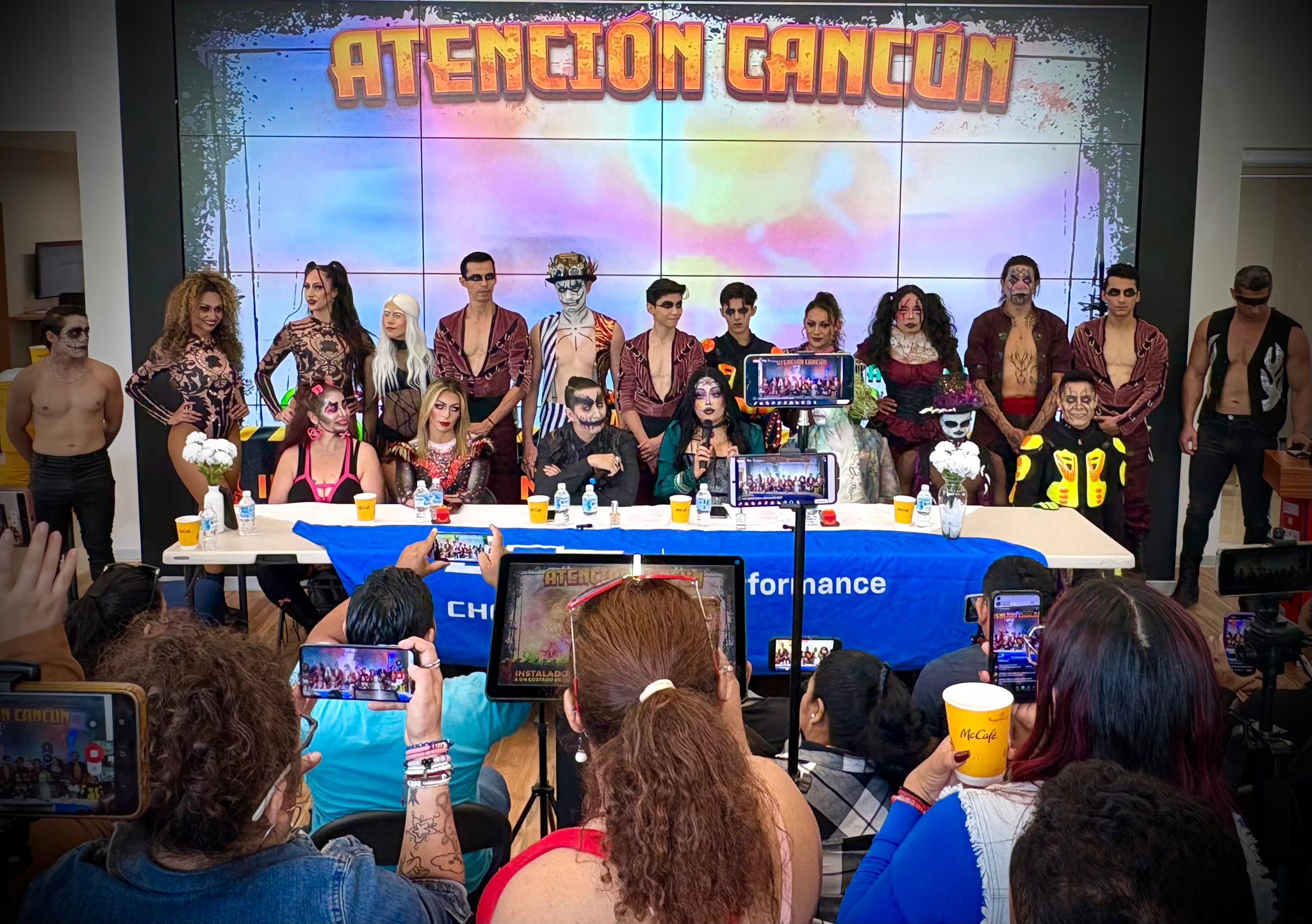 Artistas internacionales de El Circo del Miedo en puesta Freak Show