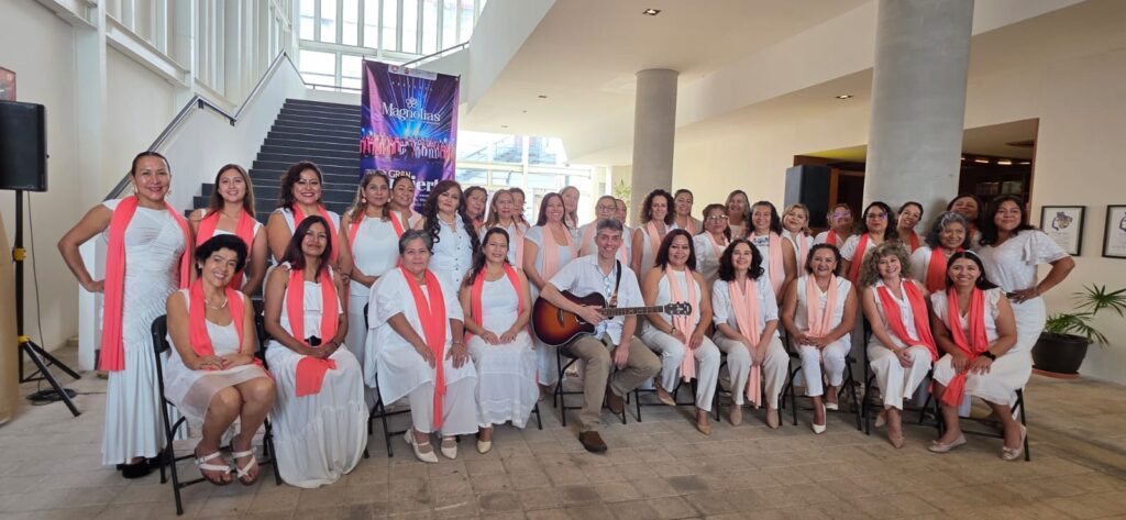 Coro femenino Magnolias en el Teatro de la Ciudad de Cancún